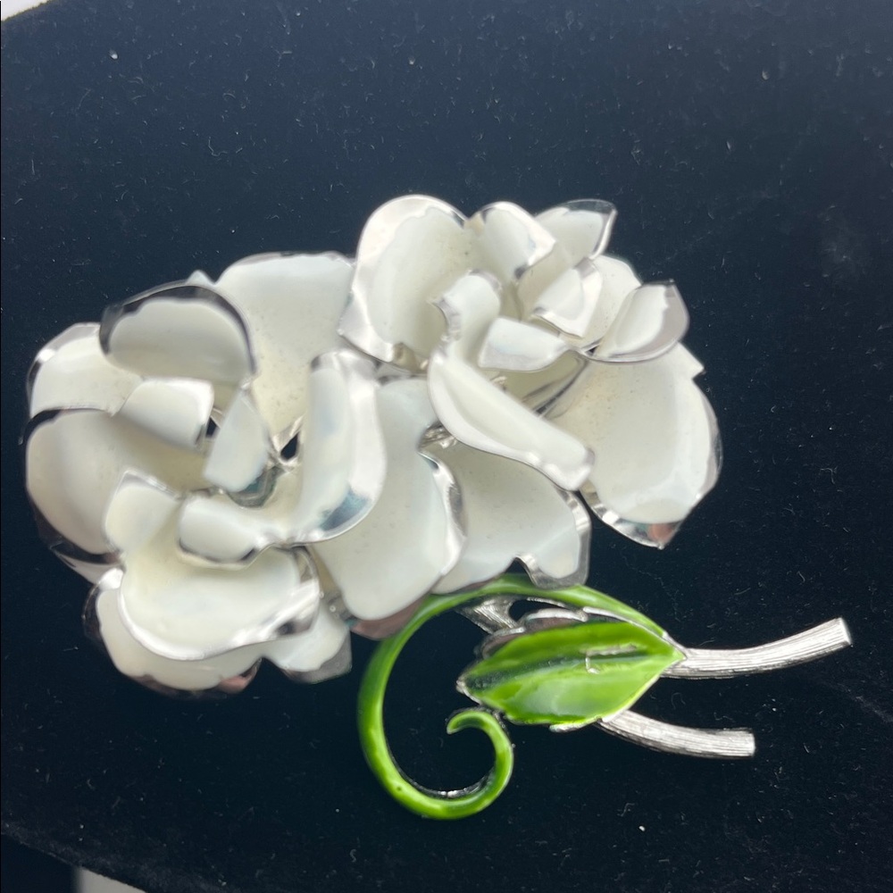 Brooch Pin Double Full Bloom Flower Cultured Pearl White Enameled Figural 50s
